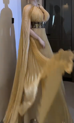 Halter Keyhole Pleated Chiffon Evening Gown With Cape Sleeves fg8813