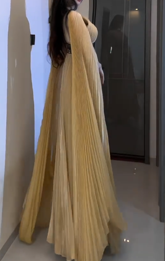 Halter Keyhole Pleated Chiffon Evening Gown With Cape Sleeves fg8813