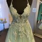 Robe longue trapèze vert sauge à bretelles et appliques fg4484