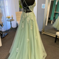 Robe longue trapèze vert sauge à bretelles et appliques fg4484
