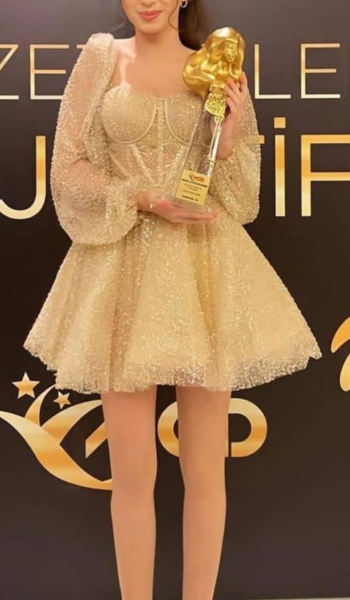 Sparkly Gold Short Homecoming Dresses Mini Skirt Puff Long Sleeves Sho formalgowns Sparkly Gold Short Homecoming Dresses Mini Skirt Puff Long Sleeves Sho formalgowns