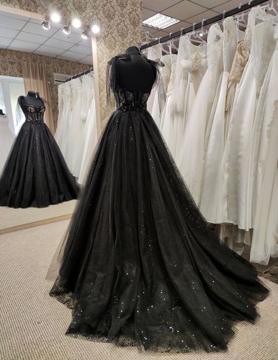 Black Wedding Dresses with Beaded Lace Appliques    fg2666
