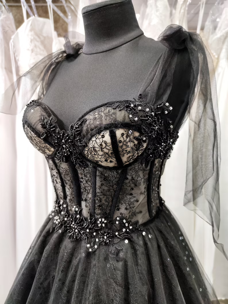 Black Wedding Dresses with Beaded Lace Appliques    fg2666