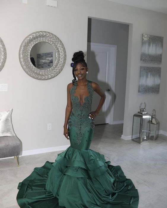 Stunning and Elegant Princess Party Wear Gown Green Prom Dresses     fg1135